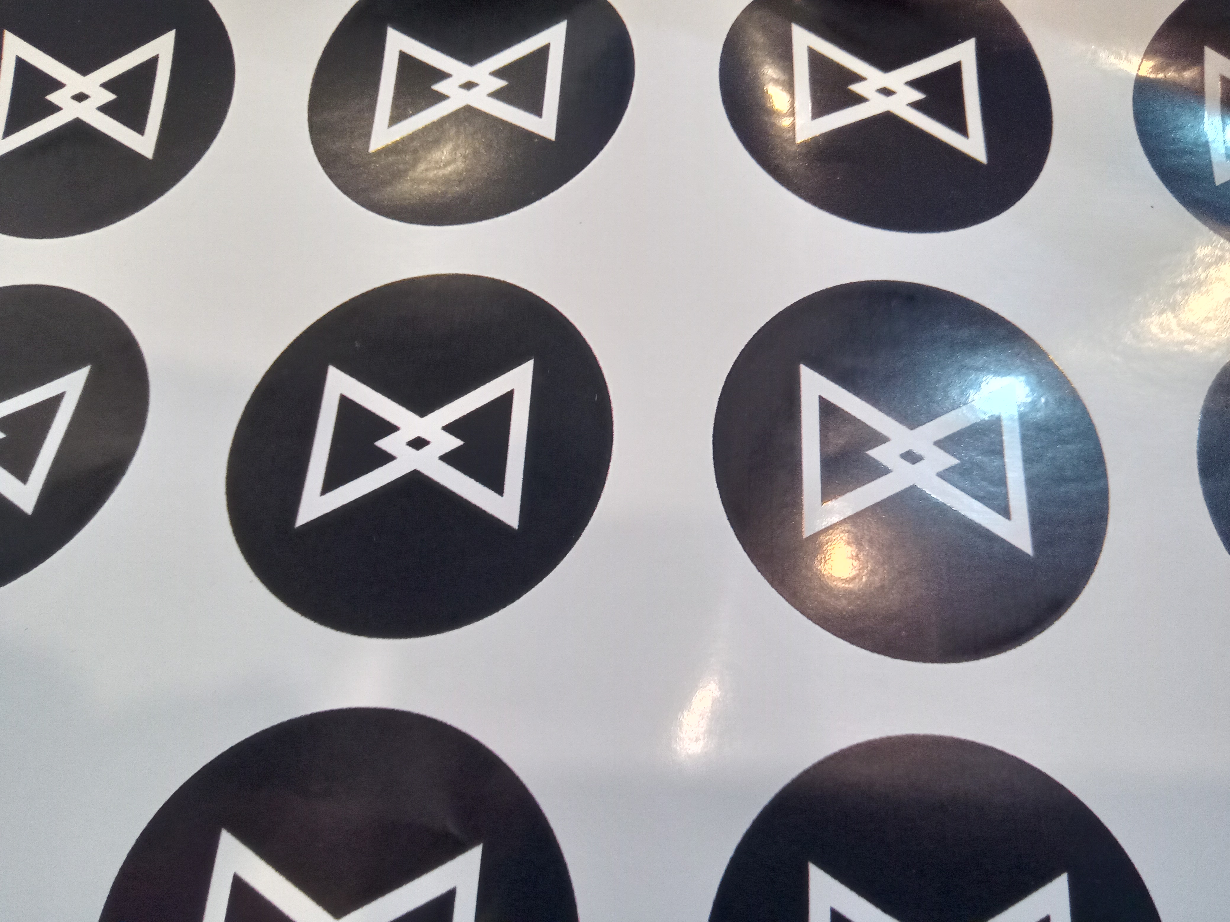Hoja de stickers del ícono RPM Flow en círculo negro